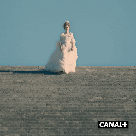 Marie-Antoinette Walk GIF by CANAL+