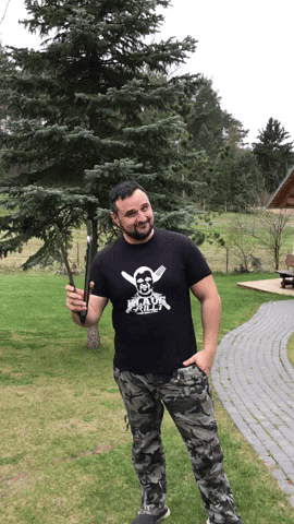 Klaus grillt GIF
