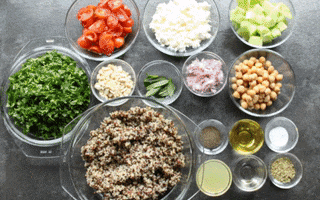 Salata Greceasca Cu Quinoa GIF