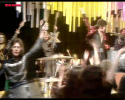 200.gif?cid=fc005b0888bb0de2211df821fc9b8736d7f1b88ed91f7e50&rid=200.gif&ct=g