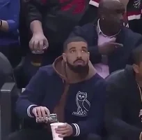 Drake em jogo de basquete