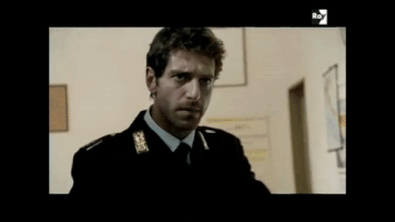 marcoemme dito medio ispettore coliandro GIF