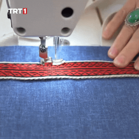 Costume Assemble GIF by TRT