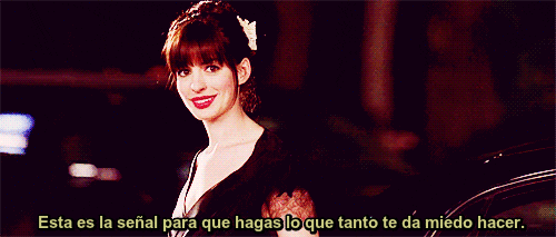 hacer anne hathaway GIF