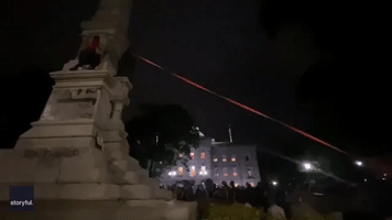 Protesters Topple Two Confederate Statues in Raleigh, Hang One by The Neck