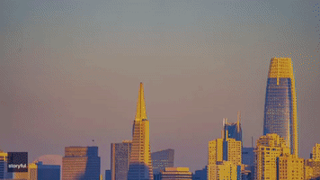 Timelapse Footage Shows Sturgeon Moon Glowing Over San Francisco