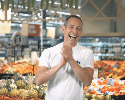 funcionário carrefour batendo palma