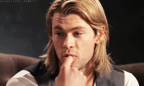 chris hemsworth GIF