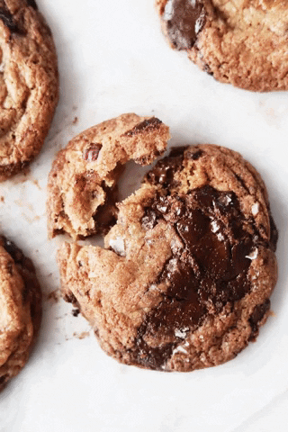 frederikkewaerens giphygifmaker cookies frederikkewaerens chocolatechunkcookies GIF