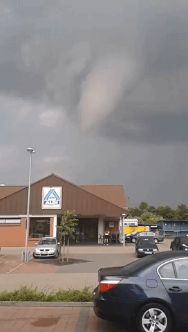 Hamburg Tornado Looms Over Grocery Store