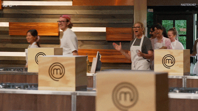 Surprised Clapping GIF by MasterChefAU