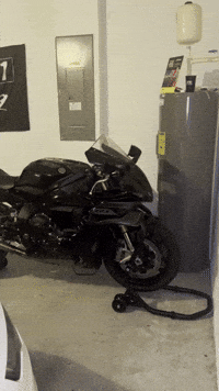 Raven_R1 2025 yamaha r1 GIF