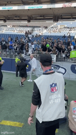 kingkaps7 giphyupload kingkaps7 raiders hc pete carroll still has love for blitz blitz made sure to bring the bubble yum GIF