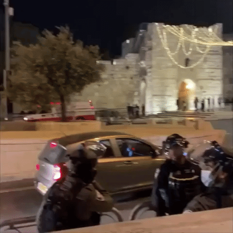 Injuries Reported as Clashes Erupt For Second Night in Jerusalem