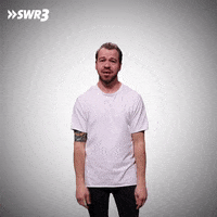 Ad gif. Kemal Goga from SWR3 appears to be at his wits' end, with a mournful face and flailing his arms dramatically.