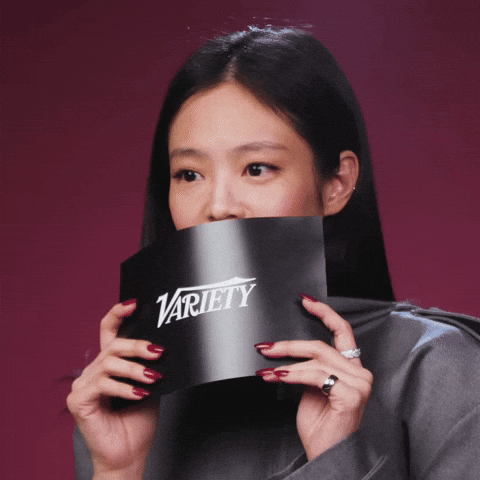 Looks Around Jennie Kim GIF