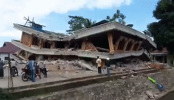Aceh Earthquake Kills Dozens and Levels Buildings