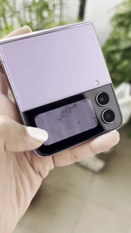 nandiniy giphyupload games cats galaxy z flip GIF