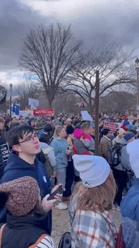 'March for Life' Crowds Pass DC's Smithsonian National Museum