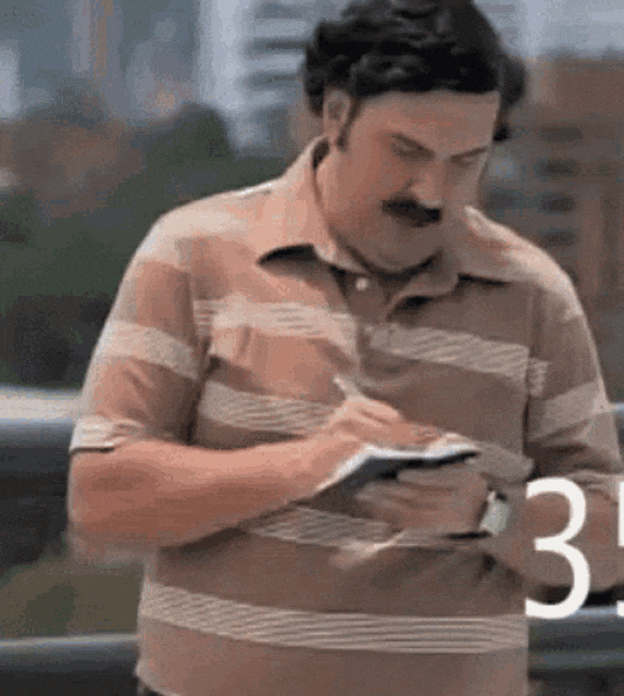 juankruizp giphyupload notes pablo patron GIF