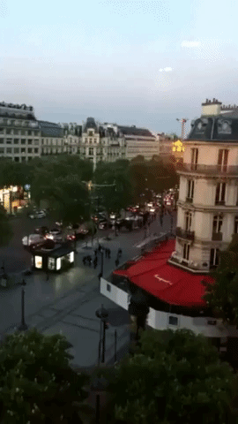 Police Closes Traffic on Champs Elysees After Shooting