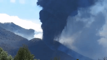 La Palma Volcano Spews Ash and Lava as Air Quality Deteriorates on Island