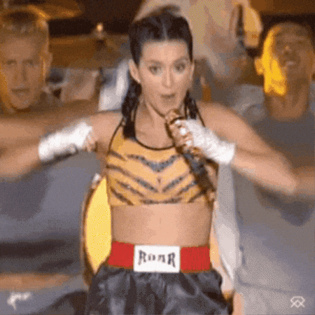 Im Back Show Time GIF by MSD Online Shop