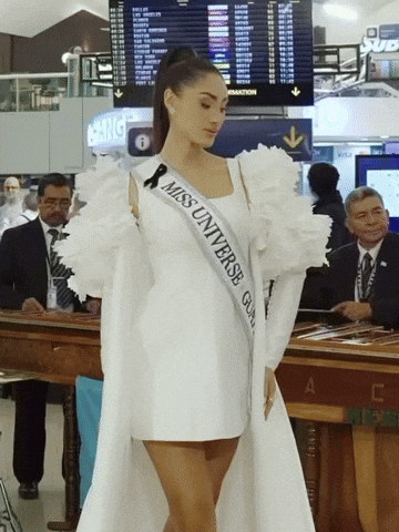 lyonelericastilla giphycreatortest raschelpaz GIF