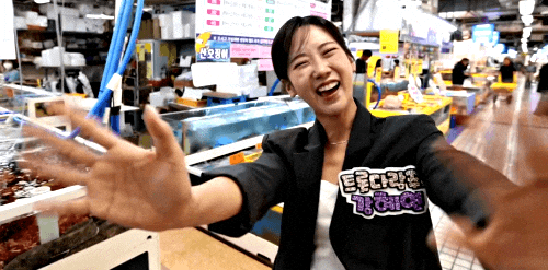 Yoni Hello GIF
