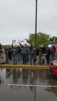 Large Crowd Rallies in Salem During 'Reopen Oregon' Protests
