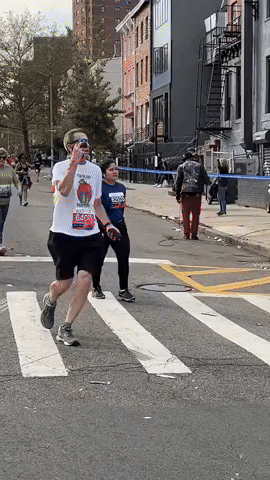 Man Juggles While Running New York City Marathon