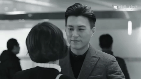 wo de qian ban sheng GIF