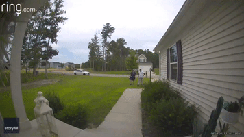 Suspect Grabs Package Out of FedEx Driver’s Hand