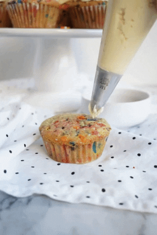 thebakingfairy giphygifmaker baking cupcakes frosting GIF