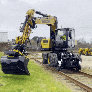 Excavator Digger GIF by HYDREMA