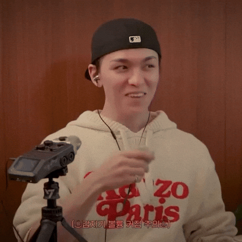 vernonsgifs218 laugh laughing giphycreatortest vernon GIF