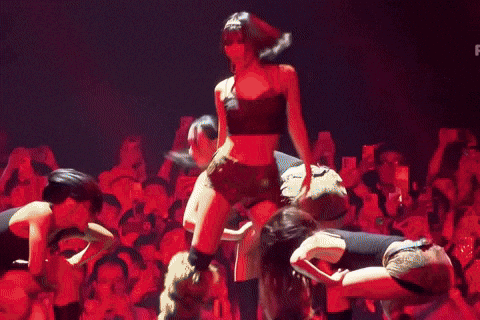 Tour Momo GIF