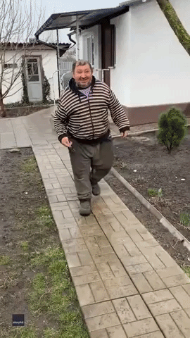 Ukrainian Soldier Reunited With Parents After Village Is Liberated