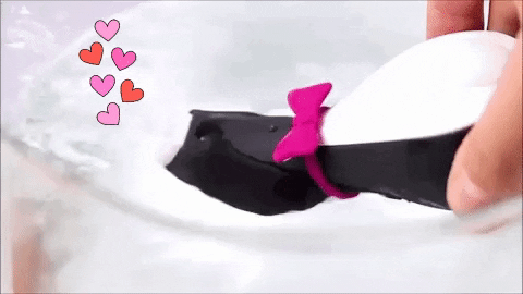 elsuccionador giphygifmaker giphyattribution penguin vibrador GIF