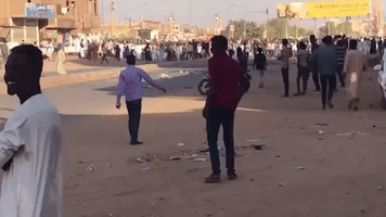 Protesters Call for 'Freedom' in Sudan's East Nile District, Burn Tires as Economic Protests Continue