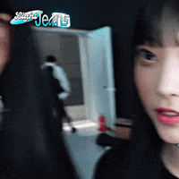 Helmets kpop idol newjeans minji GIF