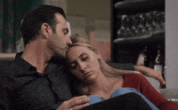 twee handen op een buik peter GIF by VTM.be
