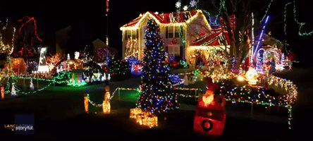 Drone Takes Flight Through Spectacular Christmas Lights at Ohio Home