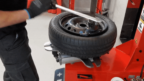 Meca24 giphyupload auto garage tire GIF