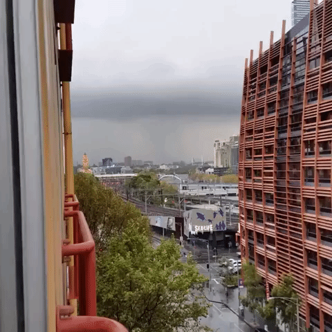Ominous Storm Cloud Rolls Into Melbourne