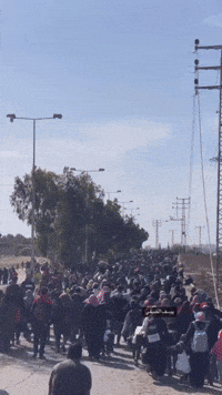 Massive Crowd of Gaza Civilians Heads South on Foot as Israel Advances Into Gaza City