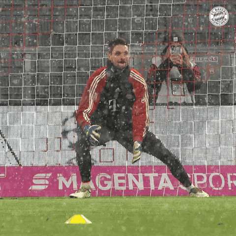 Warm Up Bundesliga GIF by FC Bayern Munich