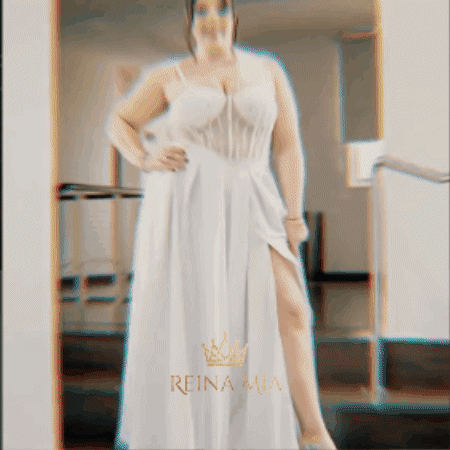 Vestido Irina en movimiento mostrando la falda amplia