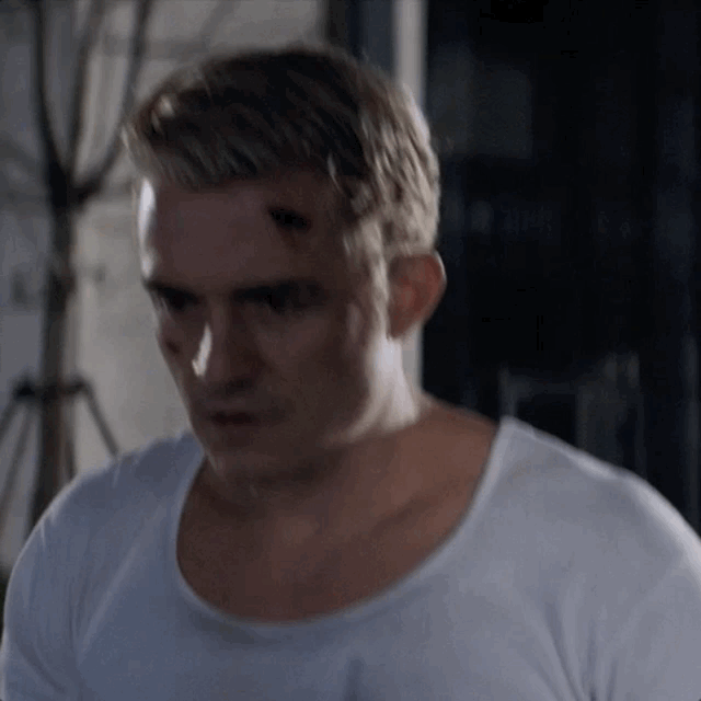 orlando bloom GIF by Signaturee Entertainment