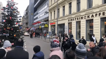 Shots Fired During Attempted Robbery Near Checkpoint Charlie in Berlin